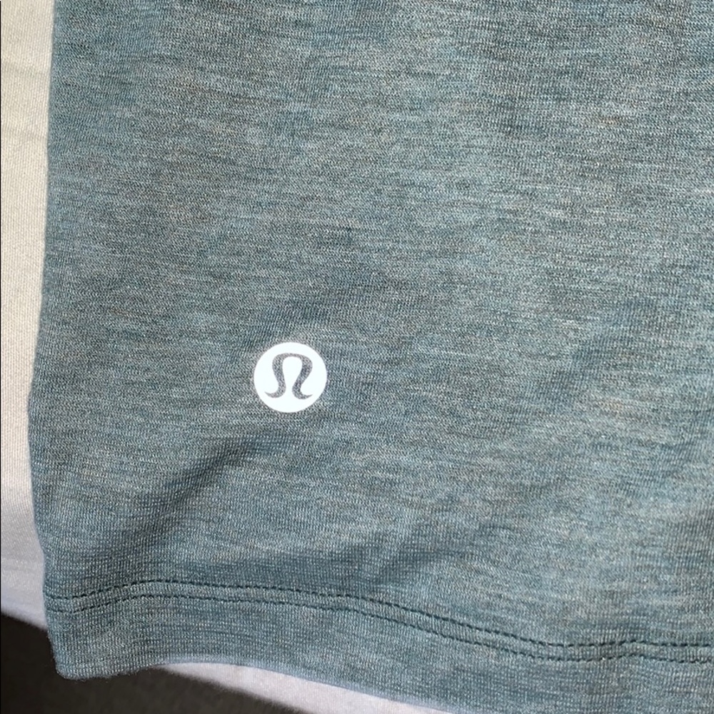 SOLD Lululemon Crescent Tee Green Size 2 - Picture 3 of 3